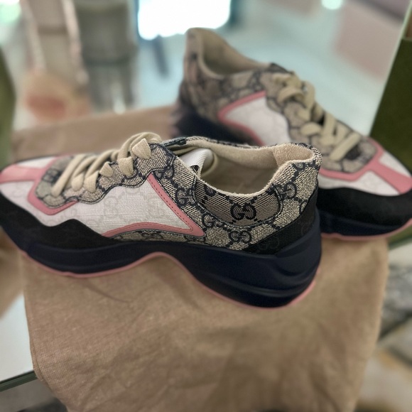 ✨•GUCCI NEW authentic Women’s GG Rhyton Sneakers•✨ - Picture 11 of 12
